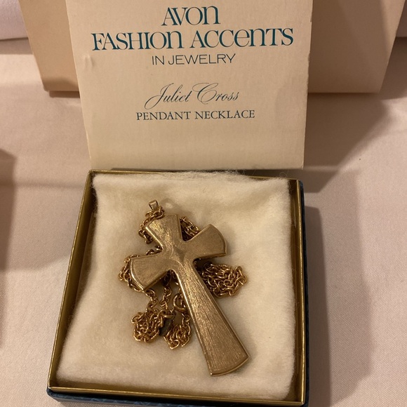 Lot of Vintage Avon Jewelry Three Necklaces and Two Clip Earrings New in Box - Picture 5 of 9